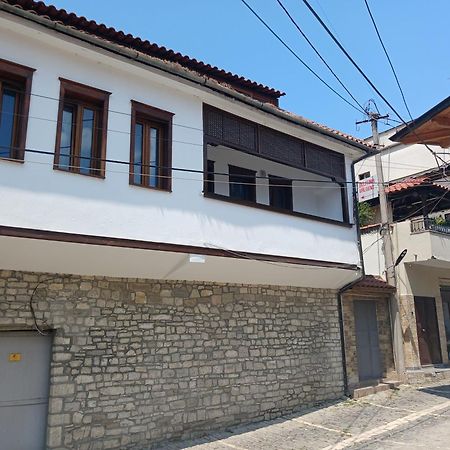 Bujtina Valgent Panzió Berat Kültér fotó