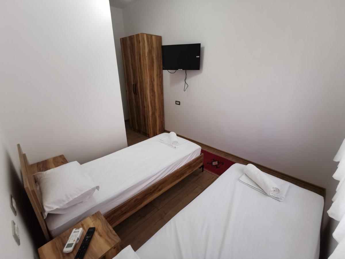 Bujtina Valgent Panzió Berat Kültér fotó