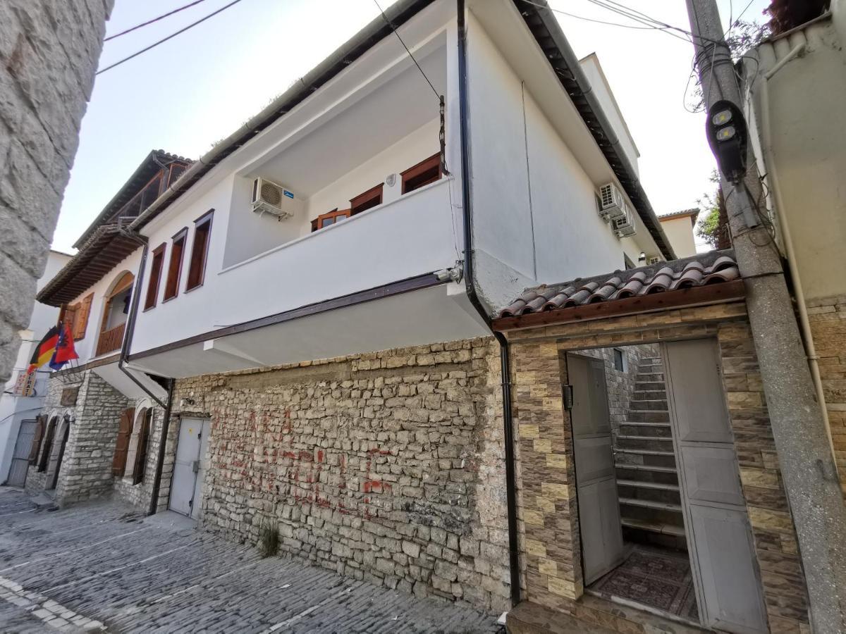 Bujtina Valgent Panzió Berat Kültér fotó