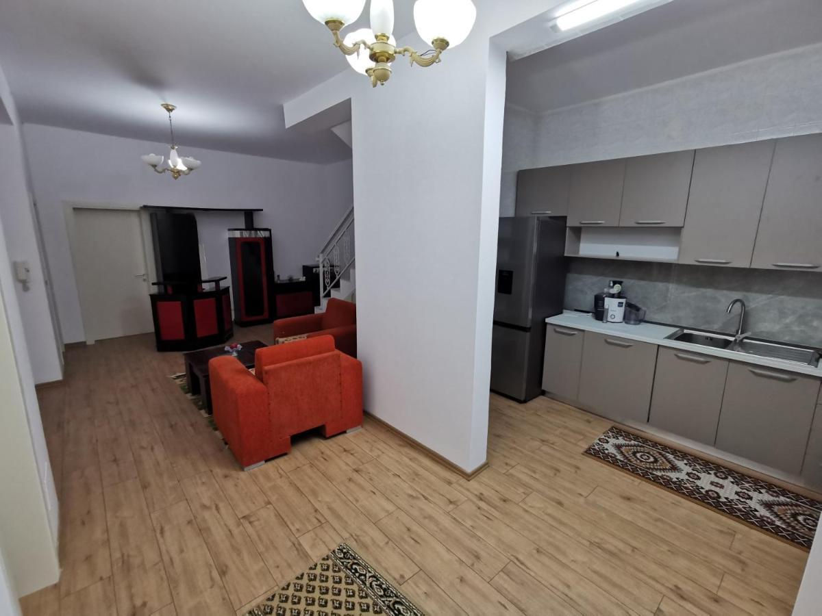 Bujtina Valgent Panzió Berat Kültér fotó