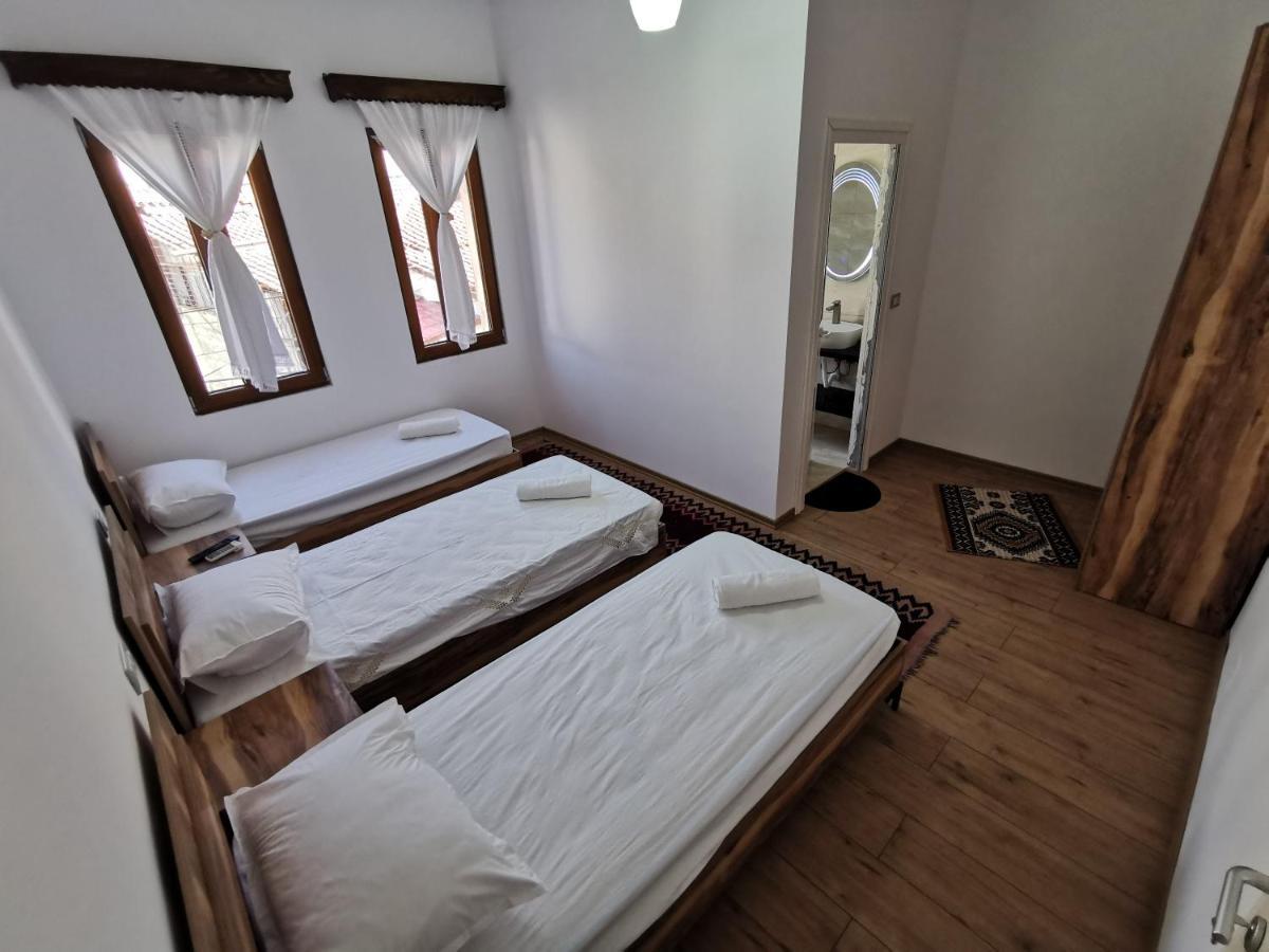 Bujtina Valgent Panzió Berat Kültér fotó