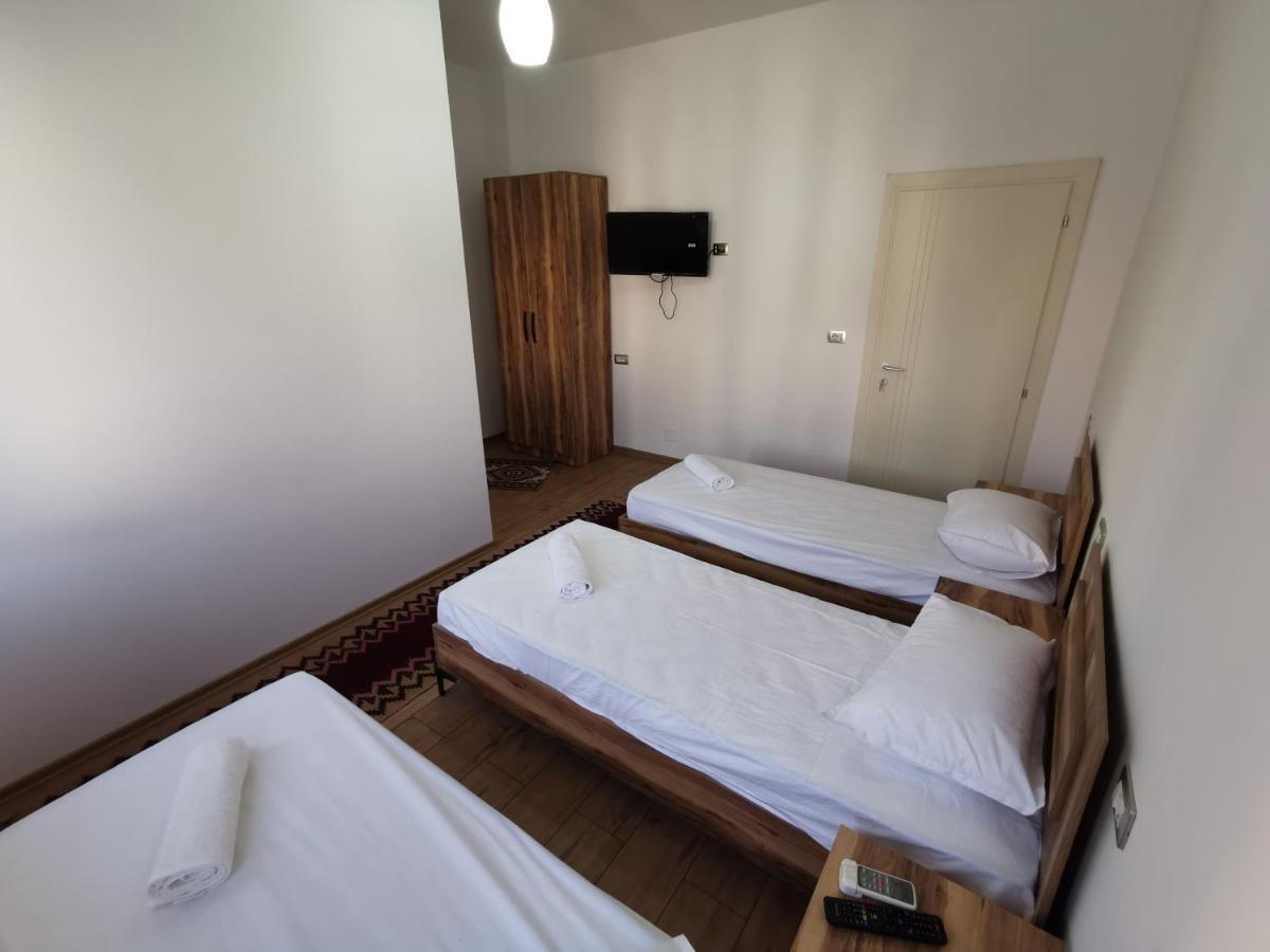 Bujtina Valgent Panzió Berat Kültér fotó